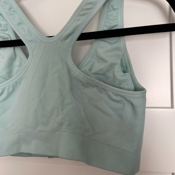 Light Blue Sports Bra 🦋 - Picture 4 of 8